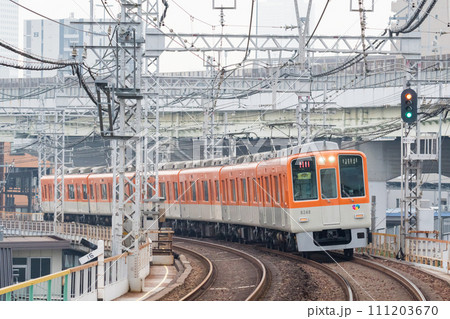 【阪神本線】淀川駅を通過する直通特急 【阪神本線】淀川駅を通過する直通特急 111203670
