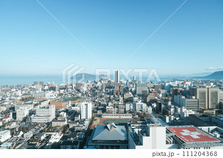 香川県庁舎から高松市街地の眺め（2024年1月撮影） 111204368