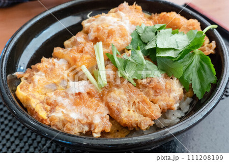 美味しい日本の料理「カツ丼」 美味しい日本の料理「カツ丼」 111208199