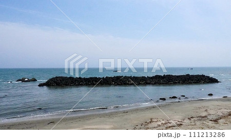 千葉県銚子市の酉明浦の海岸 千葉県銚子市の酉明浦の海岸 111213286