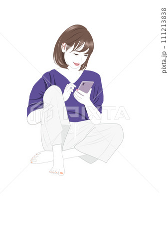 床に座ってスマホを見る若い女性 111213838