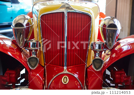 Classic Car Chrome Grille and Headlights with Two-Tone Paint 111214053