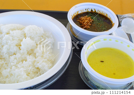イベントで買ったカレーライス2品 イベントで買ったカレーライス2品 111214154