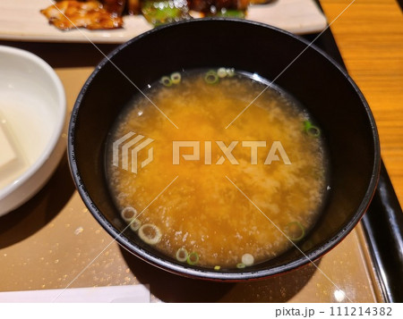 シンプルなネギだけの味噌汁 シンプルなネギだけの味噌汁 111214382