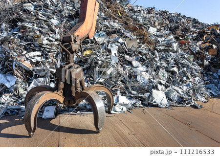 産業廃棄物置き場　ごみ山　スクラップ 111216533