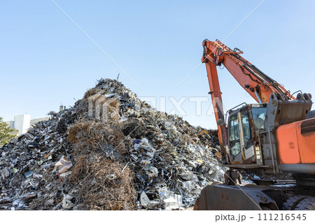 産業廃棄物置き場　ごみ山　スクラップ 111216545