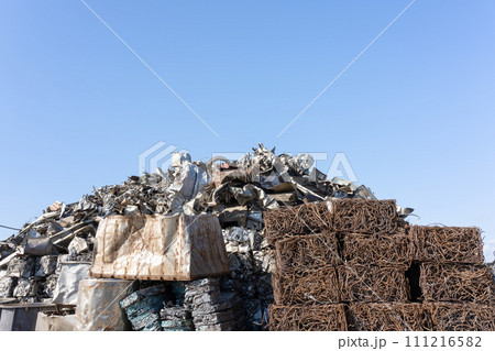 産業廃棄物置き場　ごみ山　スクラップ 111216582