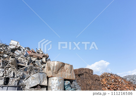 産業廃棄物置き場　ごみ山　スクラップ 111216586