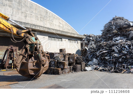 産業廃棄物置き場　ごみ山　スクラップ 111216608