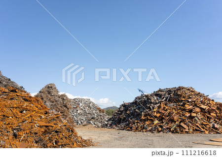 産業廃棄物置き場　ごみ山　スクラップ 111216618