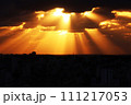 那覇の一月の夕刻に現れた「天使の梯子(はしご)」【薄明光線】 那覇の一月の夕刻に現れた「天使の梯子(はしご)」【薄明光線】 111217053