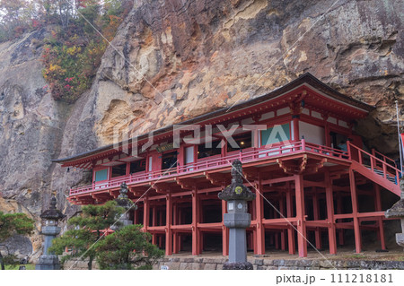 日本　岩手県西磐井郡平泉町にある達谷窟毘沙門堂 111218181