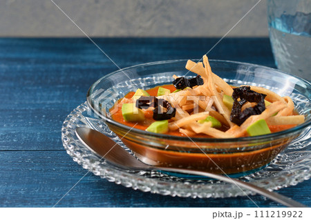 メキシコ料理のソパ・デ・トルティージャ(ソパ・アステカ) メキシコ料理のソパ・デ・トルティージャ(ソパ・アステカ) 111219922