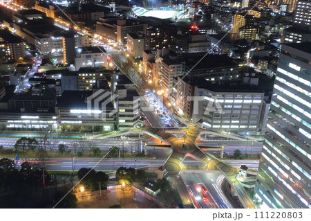 川崎ハローブリッジの夜景 ライトアップされた橋と橋の下を通る車の光跡【神奈川県・川崎市】 川崎ハローブリッジの夜景 ライトアップされた橋と橋の下を通る車の光跡【神奈川県・川崎市】 111220803