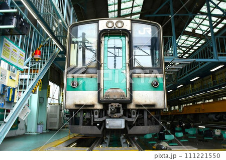 車両基地に停車する701系電車 車両基地に停車する701系電車 111221550