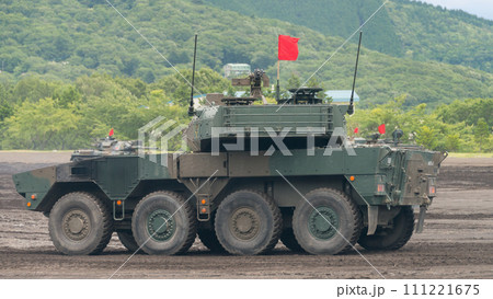 駆ける陸上自衛隊16式機動戦闘車 111221675