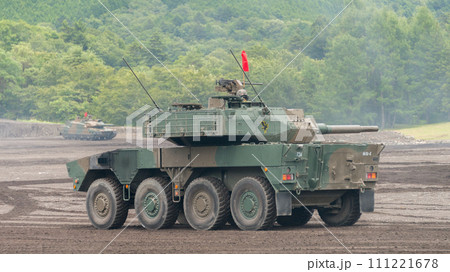 駆ける陸上自衛隊16式機動戦闘車 駆ける陸上自衛隊16式機動戦闘車 111221678