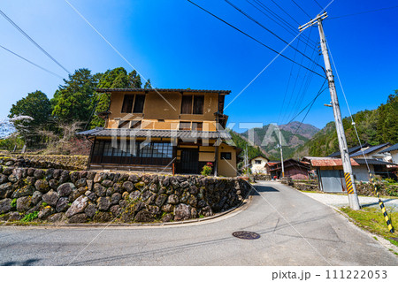【重要伝統的建造物群保存地区】大屋町大杉　春の養蚕住宅の風景12　兵庫県養父市 111222053