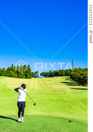 ゴルフ を プレー する 日本人 女性 ゴルファー 【 golf の イメージ 】 ゴルフ を プレー する 日本人 女性 ゴルファー 【 golf の イメージ 】 111222411
