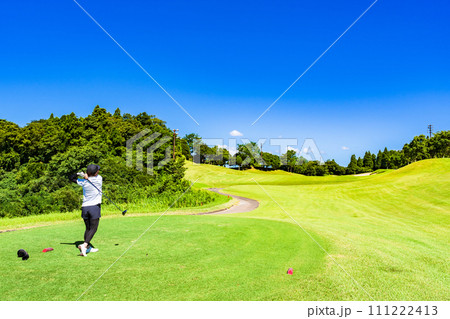 ゴルフ を プレー する 日本人 女性 ゴルファー 【 golf の イメージ 】 ゴルフ を プレー する 日本人 女性 ゴルファー 【 golf の イメージ 】 111222413