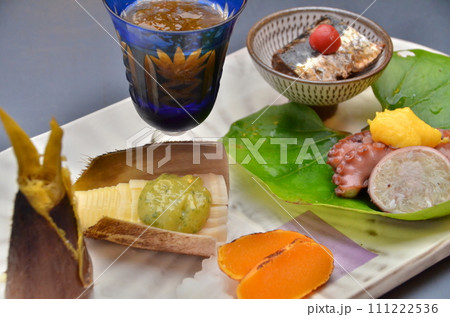 料亭で出される日本料理の前菜 料亭で出される日本料理の前菜 111222536