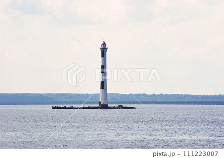 lighthouse of the main waterway in Kronstadt 111223007
