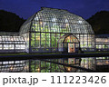 夏季ライトアップされた、名古屋市東山植物園温室 111223426