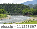 夏の白川郷であい橋 111223697