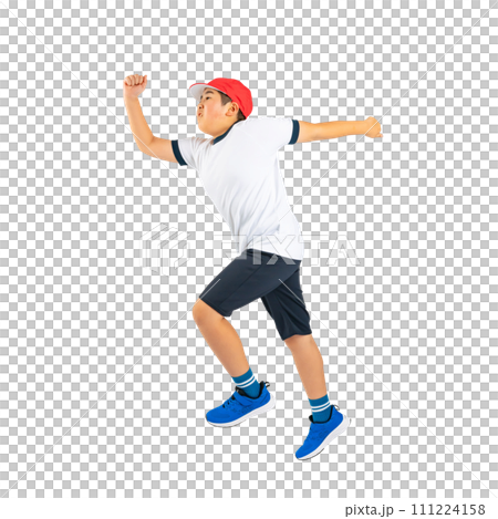一個穿著運動服跳躍的男孩。全身照片 PNG，透明背景是手工精確剪裁的。 111224158