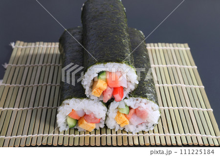 恵方巻き 恵方巻き 111225184