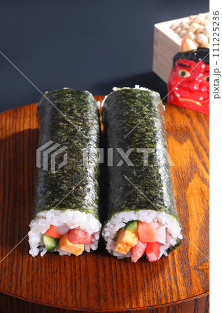恵方巻き 恵方巻き 111225236