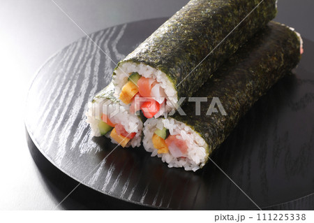 恵方巻き 恵方巻き 111225338