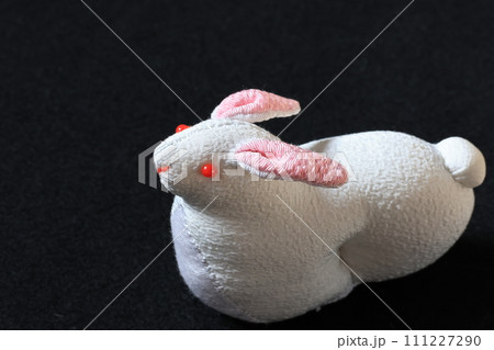 手作りの干支のウサギの人形 111227290
