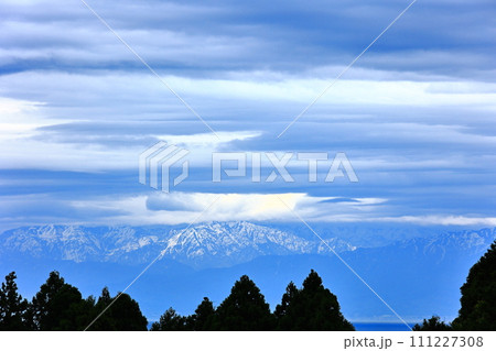 富山・石川県 能登県境PAから見る立山連峰 富山・石川県 能登県境PAから見る立山連峰 111227308