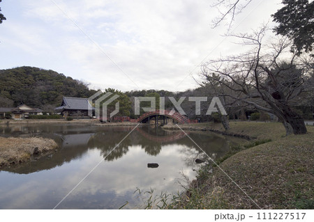 神奈川県横浜市金沢八景の近所にある北条氏ゆかりの称名寺・称名寺の冬 111227517