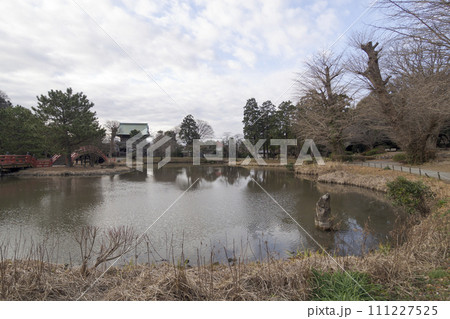 神奈川県横浜市金沢八景の近所にある北条氏ゆかりの称名寺・称名寺の冬 111227525