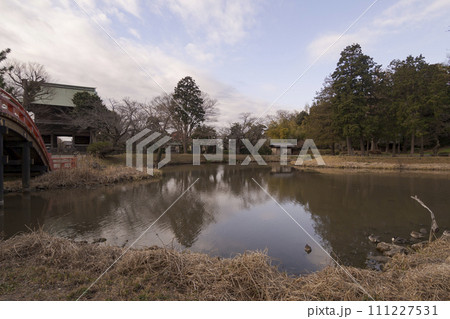 神奈川県横浜市金沢八景の近所にある北条氏ゆかりの称名寺・称名寺の冬 111227531