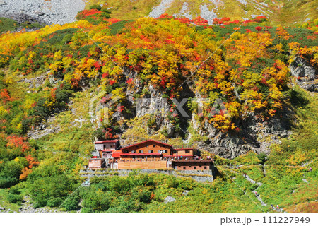 【日本の山小屋】長野県・奥穂高岳・涸沢小屋（2012年） 111227949