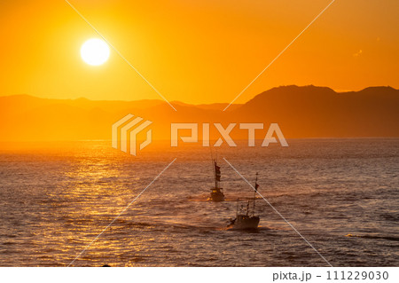 《静岡県》新年の田子の浦港・初日の出大漁祈願海上パレード 《静岡県》新年の田子の浦港・初日の出大漁祈願海上パレード 111229030