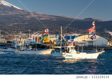 《静岡県》新年の田子の浦港・初日の出大漁祈願海上パレード 《静岡県》新年の田子の浦港・初日の出大漁祈願海上パレード 111229114