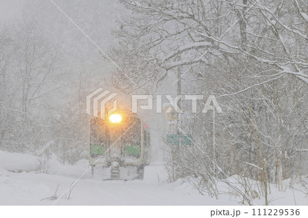 猛吹雪の只見線 猛吹雪の只見線 111229536