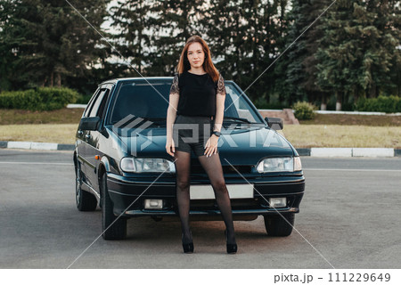 sexy girl short car Sexy girl in short shorts and tights with high...の写真素材 [111229649] - PIXTA