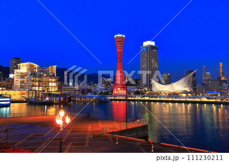【兵庫県】改装後のポートタワーと神戸メリケンパークの夜景 111230211