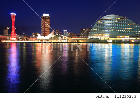 【兵庫県】改装後のポートタワーと神戸メリケンパークの夜景 111230233