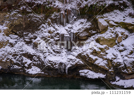 岩壁の氷柱【久米路峡】 111231159