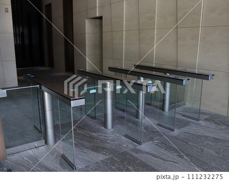 オフィスのセキュリティゲート オフィスのセキュリティゲート 111232275