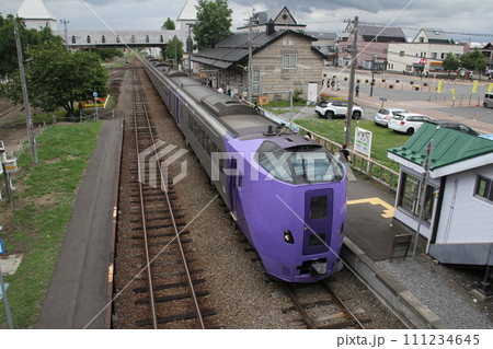 富良野線臨時快速列車　261系ラベンダー編成 111234645