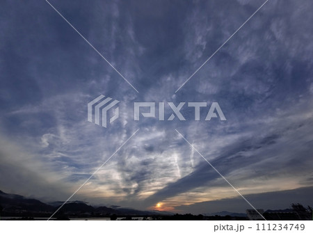 多様な雲が現れた朝空・初夏・超広角・空主体・230610am 多様な雲が現れた朝空・初夏・超広角・空主体・230610am 111234749