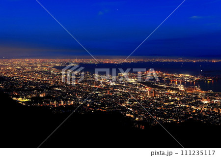 【兵庫県】六甲山(掬星台)から見た神戸の夜景 【兵庫県】六甲山(掬星台)から見た神戸の夜景 111235117