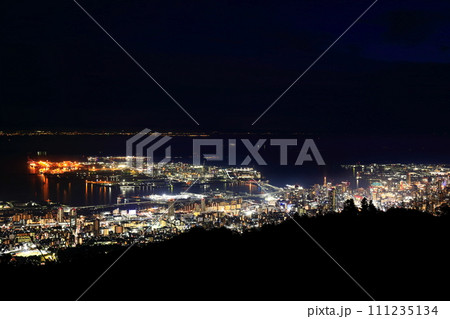 【兵庫県】六甲山（掬星台）から見た神戸の夜景 111235134